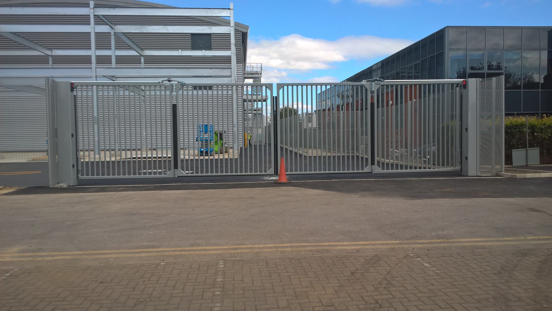 Bifolding Gates Trifolding Gates Bifold Gates - EDS UK