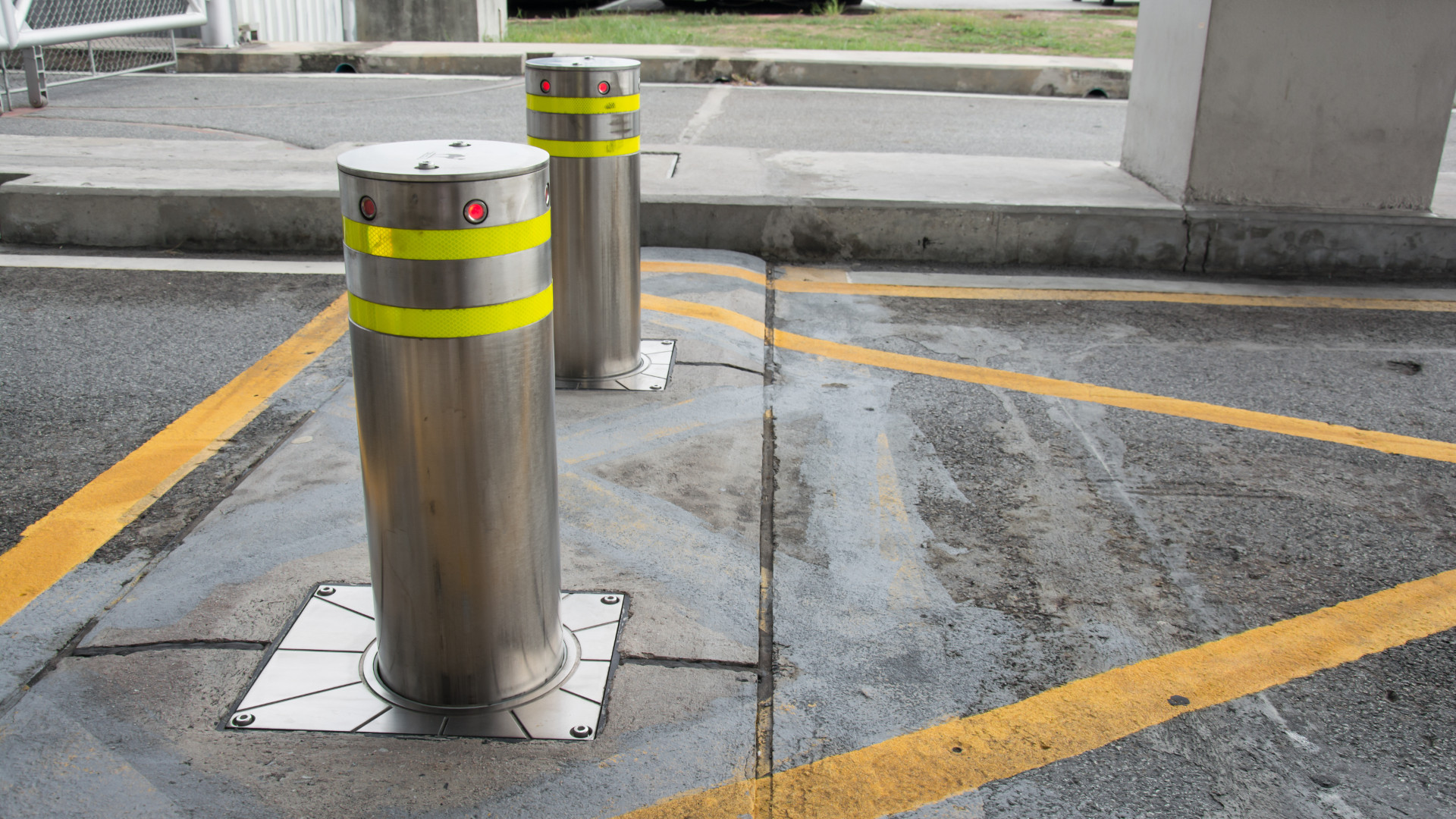 Automatic Rising Bollards - EDS UK